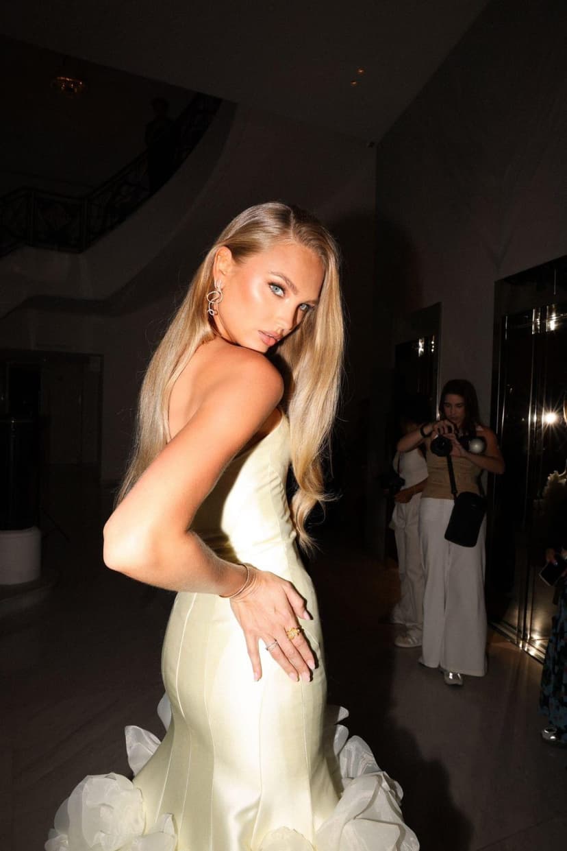 Køb Romee Strijd's look fra den røde løber