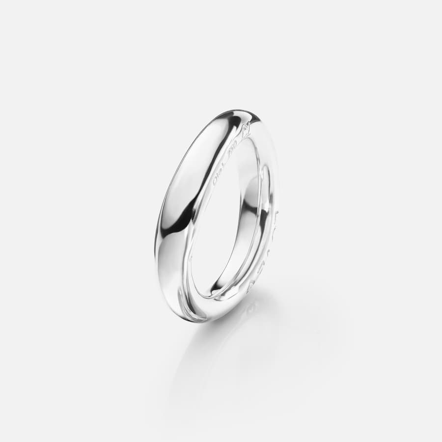 Love Ring No 4 in 18 Karat Polished White Gold | Ole Lynggaard 