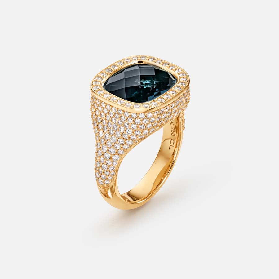 Bague Cushion en Or Jaune 18 Carats, Diamants et Topaze Bleue Londres  |  Ole Lynggaard Copenhagen 