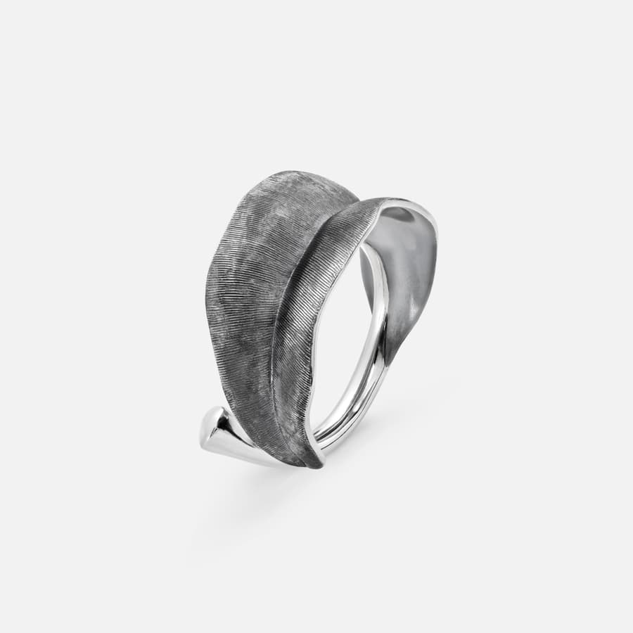 Bague Collection Leaves en Argent Sterling Oxydé  |  Ole Lynggaard Copenhagen 