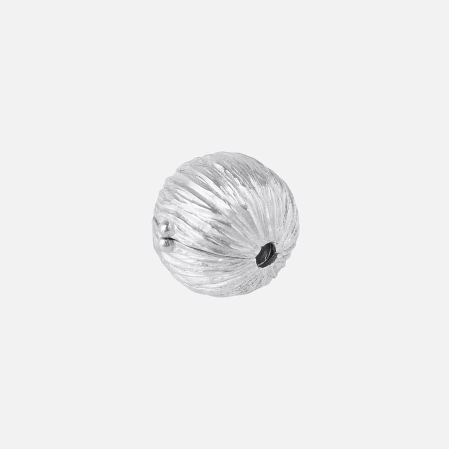 Nature Globe Clasp Large in 18 Karat White Gold | Ole Lynggaard Copenhagen