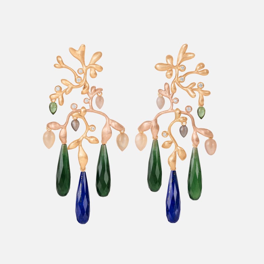 Gipsy øreringe af 18k guld, rosaguld, lapis lazuli, serpentiner, blush månesten, grå månesten, grønne turmaliner og diamanter | Ole Lynggaard Copenhagen