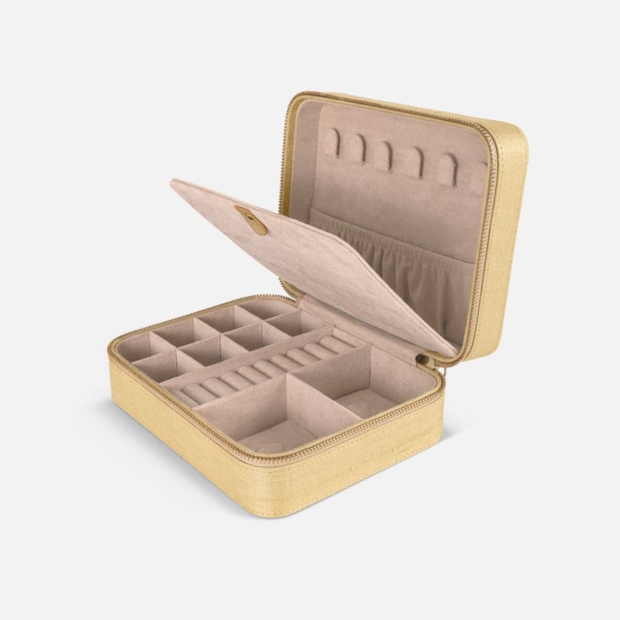 Jewellery Box in Absinthe, 100% Raw Silk l Ole Lynggaard Copenhagen 