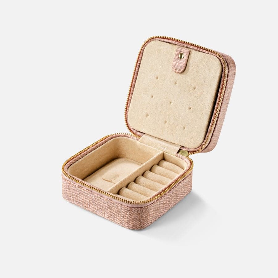 Jewellery box in 100% raw silk in rose | Ole Lynggaard Copenhagen