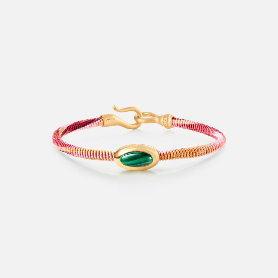 Life armband in Beere mit 750/- Gold & Malachit-Charmanhänger |  Ole Lynggaard Copenhagen