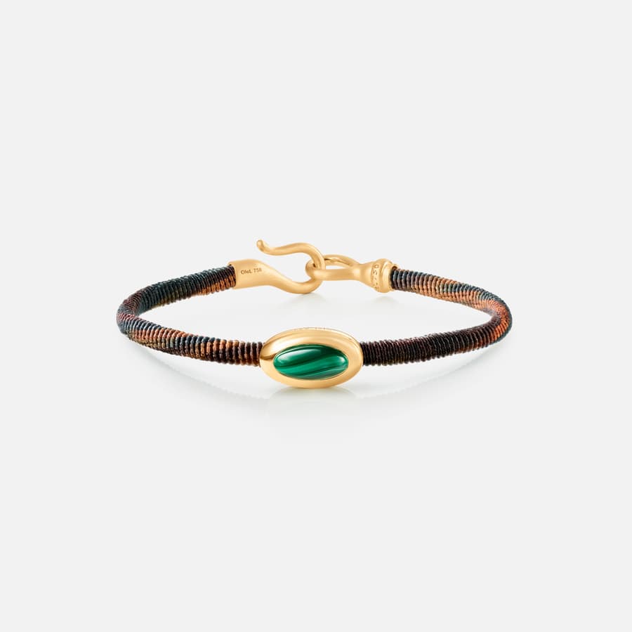 Life armband in Kastanienbraun mit 750/- Gold & Malachit-Charmanhänger |  Ole Lynggaard Copenhagen