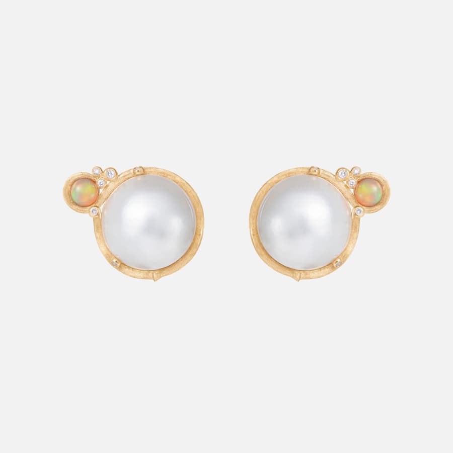Boucles d'Oreilles Clip BoHo Perle de Mabe en Or avec Opale et Diamants  |  Ole Lynggaard Copenhagen