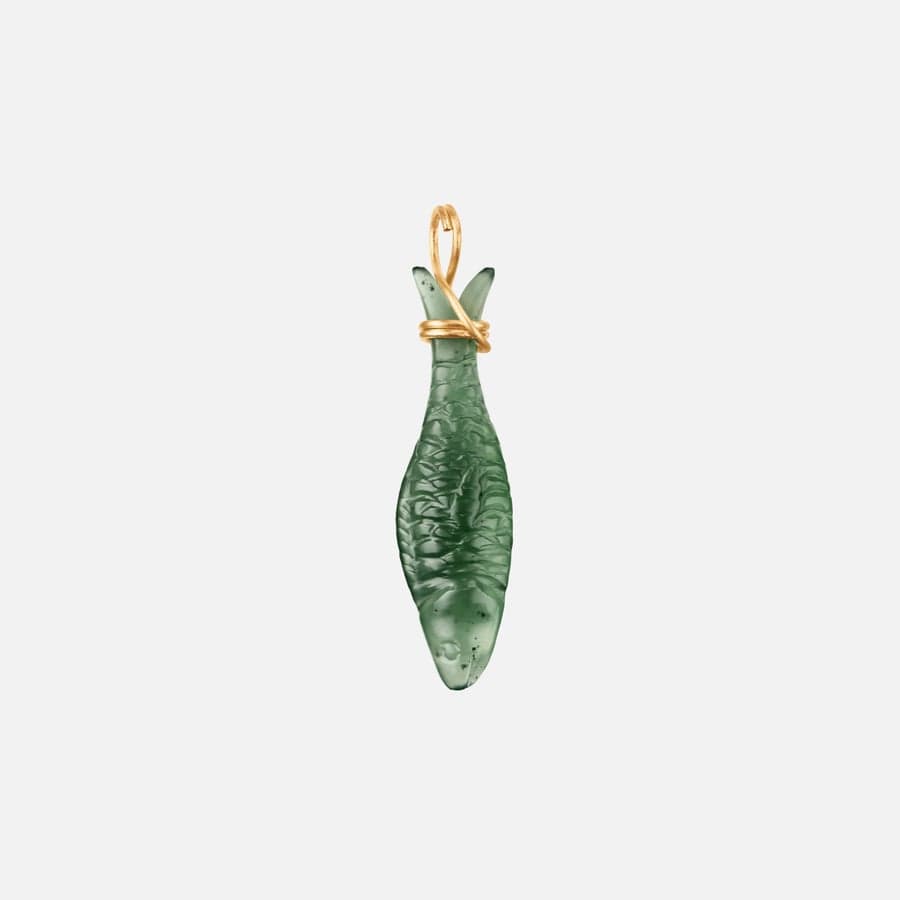 Pendentif Young Fish en or jaune 18 carats et serpentine | OLE LYNGGAARD COPENHAGEN