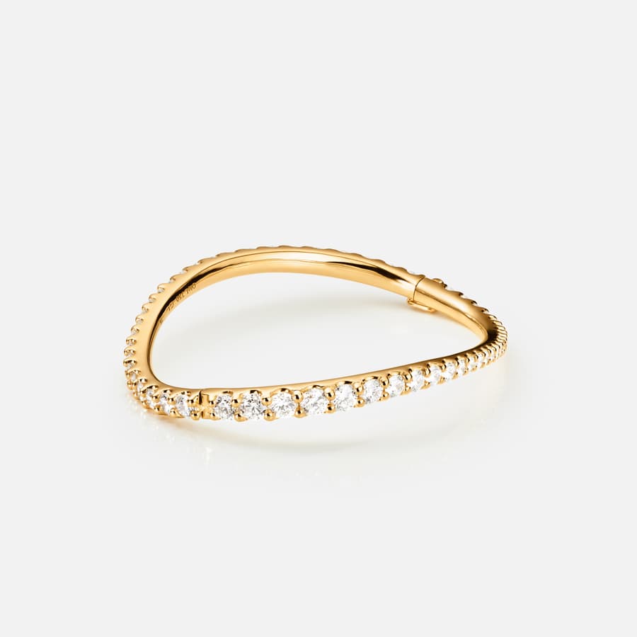Jonc Love Bands courbé large de 17 cm en or jaune avec diamants | Ole Lynggaard Copenhagen