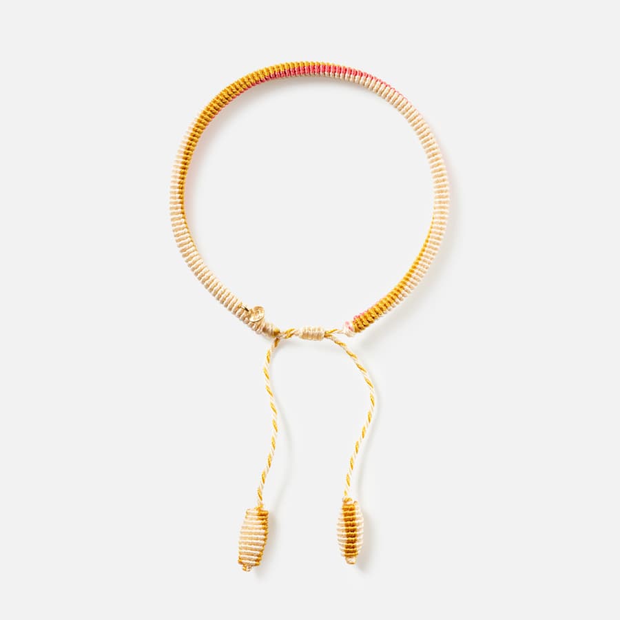 Life-Armband Honey mit Quasten und einem Anhänger in Gelbgold | Ole Lynggaard