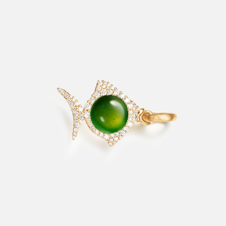 Young Fish charm af 18 karat rødguld med serpentin og pavé diamanter | Ole Lynggaard