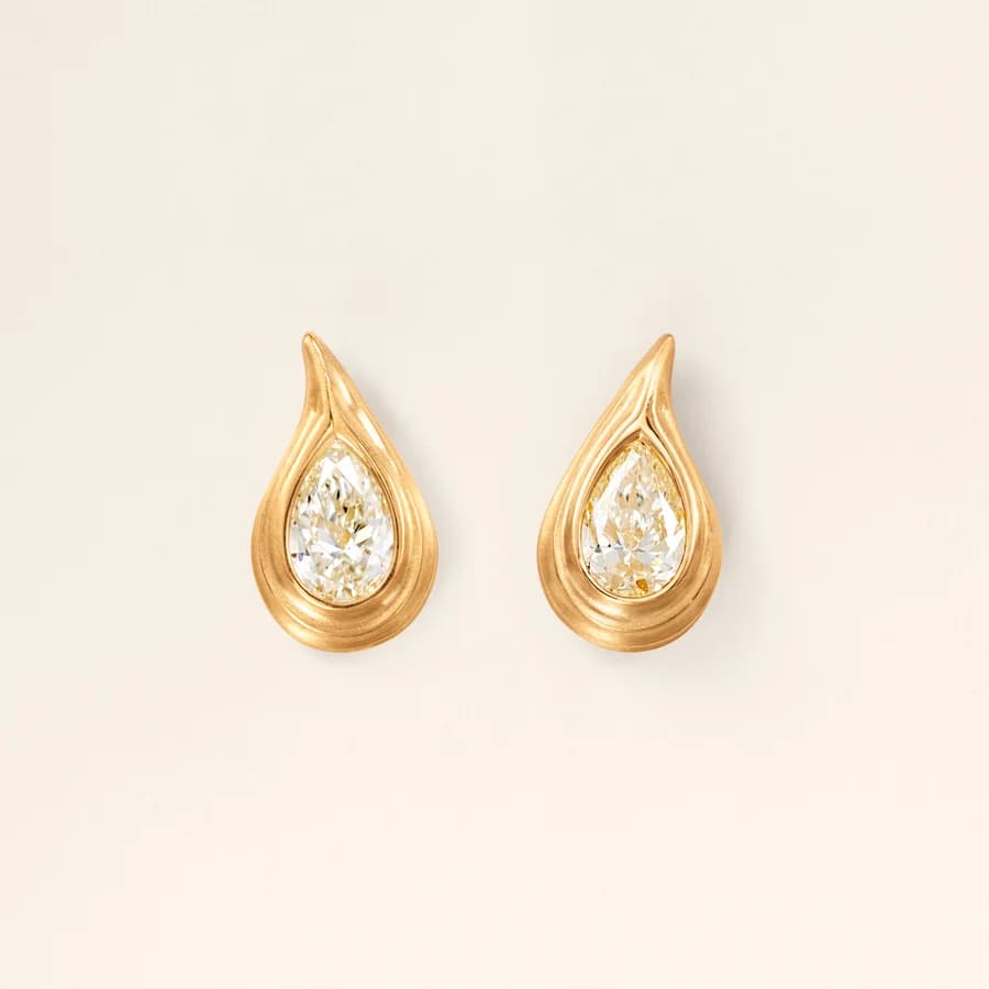 Ocean Drops solitaire stud earrings in 18 karat yellow gold and diamonds | Ole Lynggaard