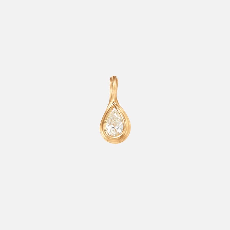 Ocean Drop solitaire pendant in 18 karat yellow gold with a diamond | Ole Lynggaard