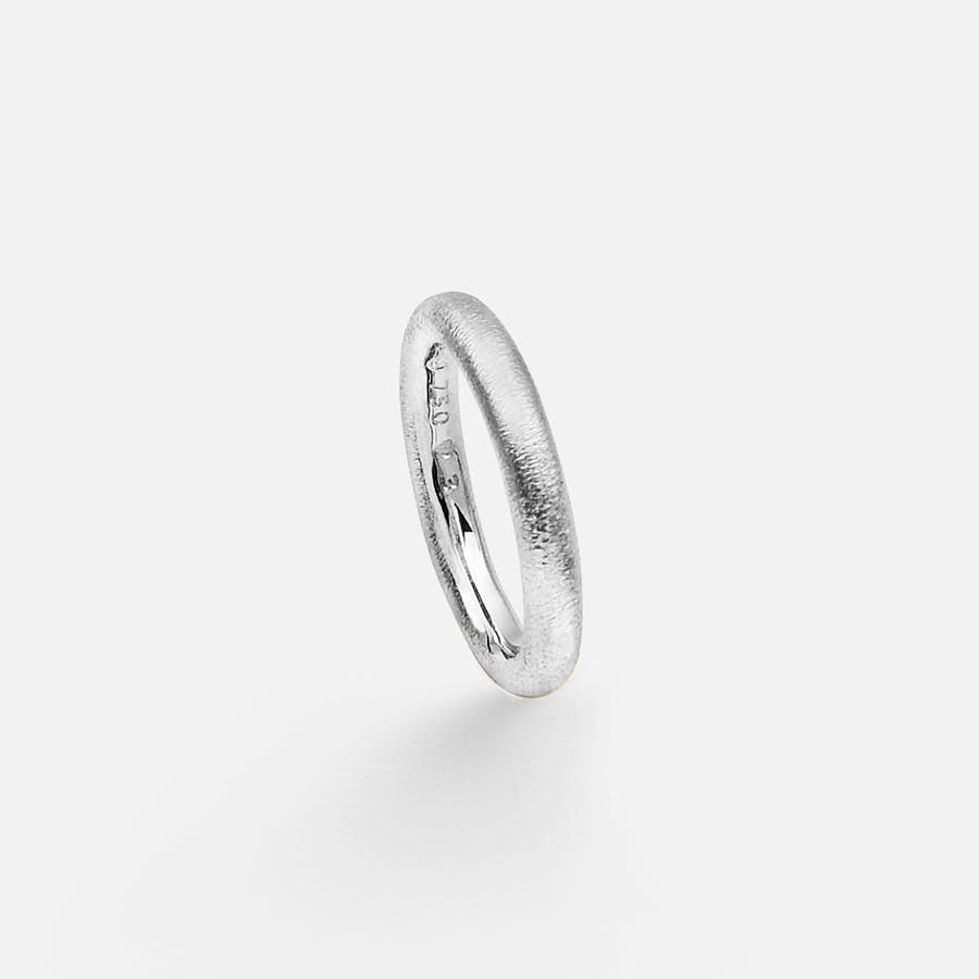 The Ring, Largeur de 3 mm en Or Blanc Martelé  |  Ole Lynggaard Copenhagen 
