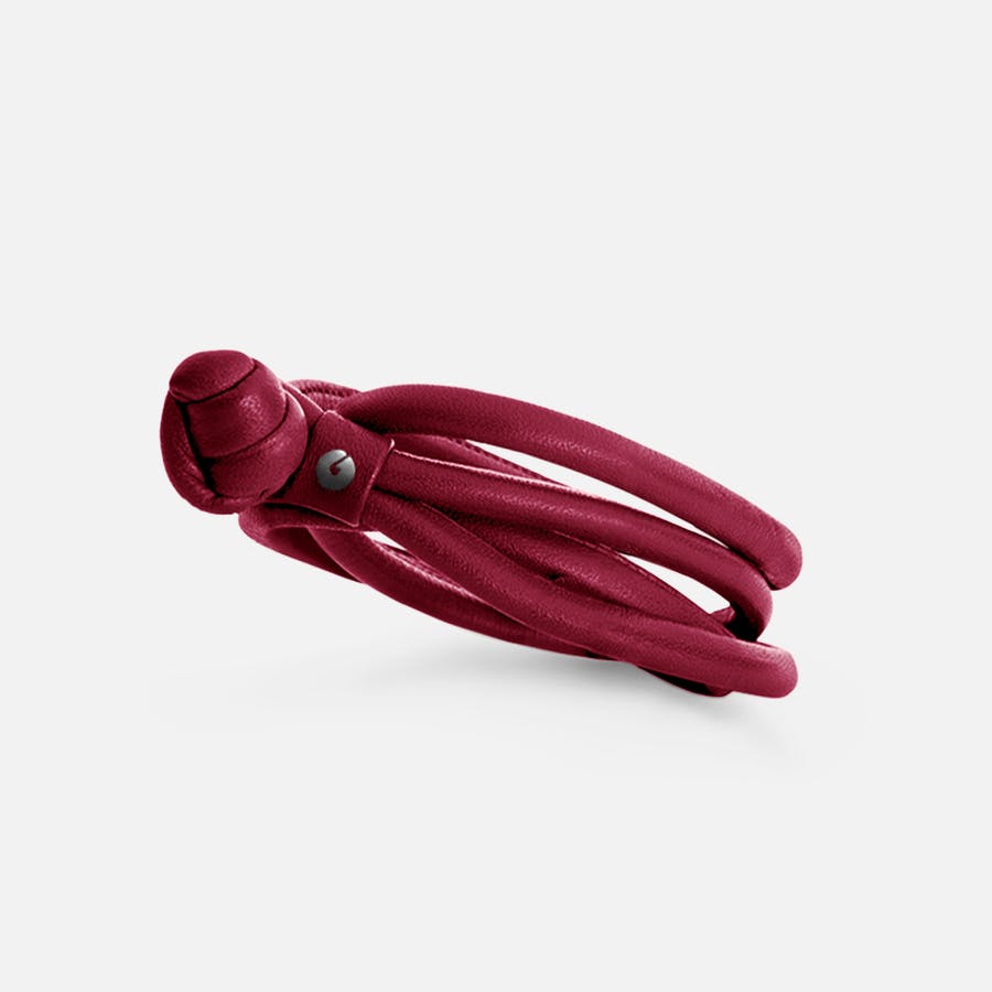 Bordeauxrødt læderarmbånd til charms og vedhæng | Ole Lynggaard Copenhagen
