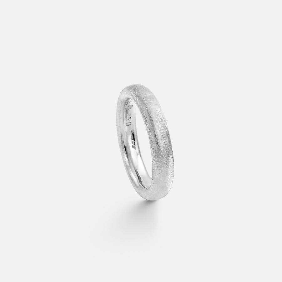 The Ring, Largeur de 4 mm en Or Blanc Martelé  |  Ole Lynggaard Copenhagen 