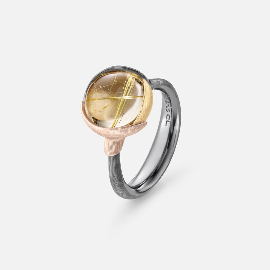 Lotus Ring in Größe 2 in Gold & oxidiertem Sterlingsilber mit Rutilquarz | Ole Lynggaard Copenhagen