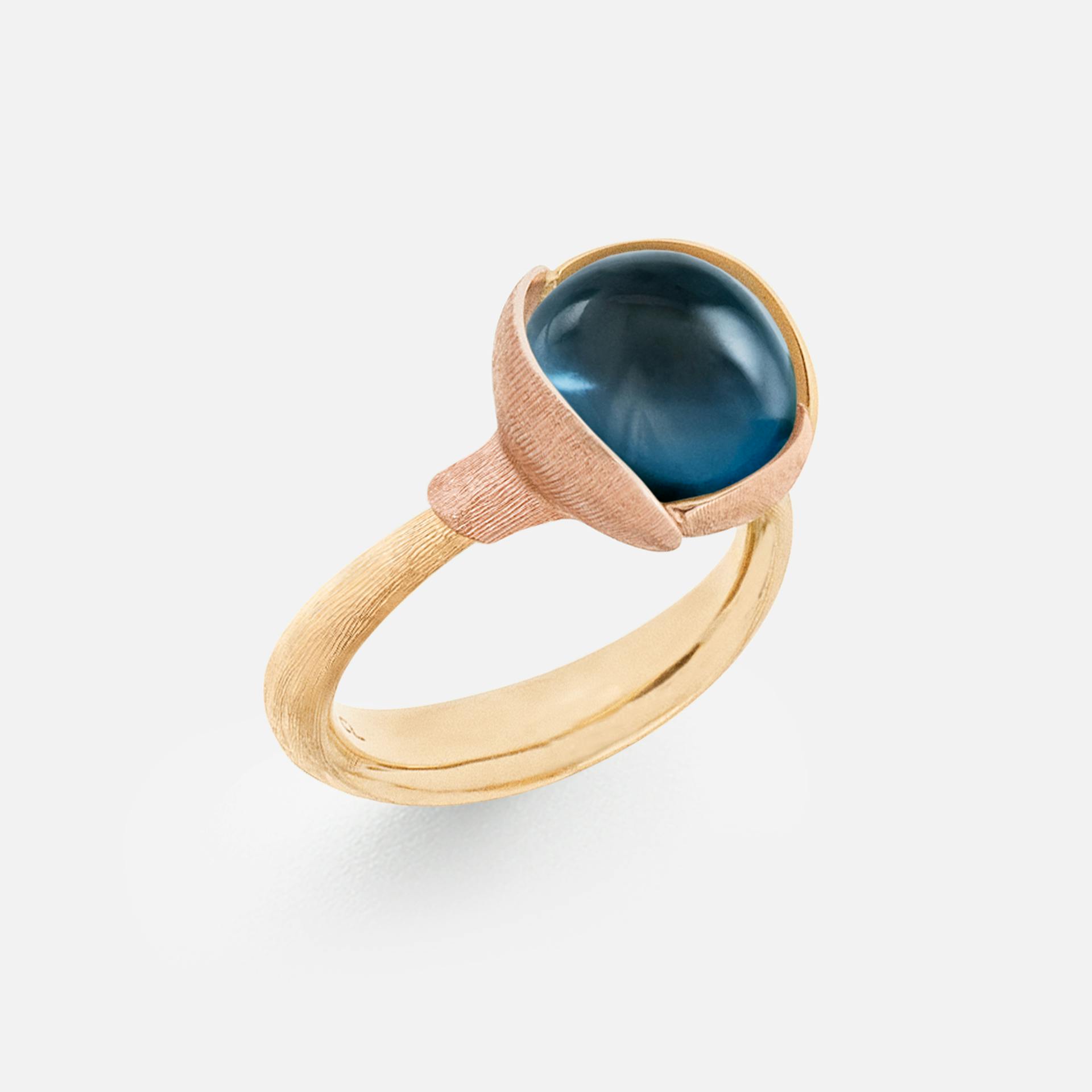 Lotus Ring size 2 in Yellow and Rose Gold with London Blue Topaz | Ole Lynggaard Copenhagen