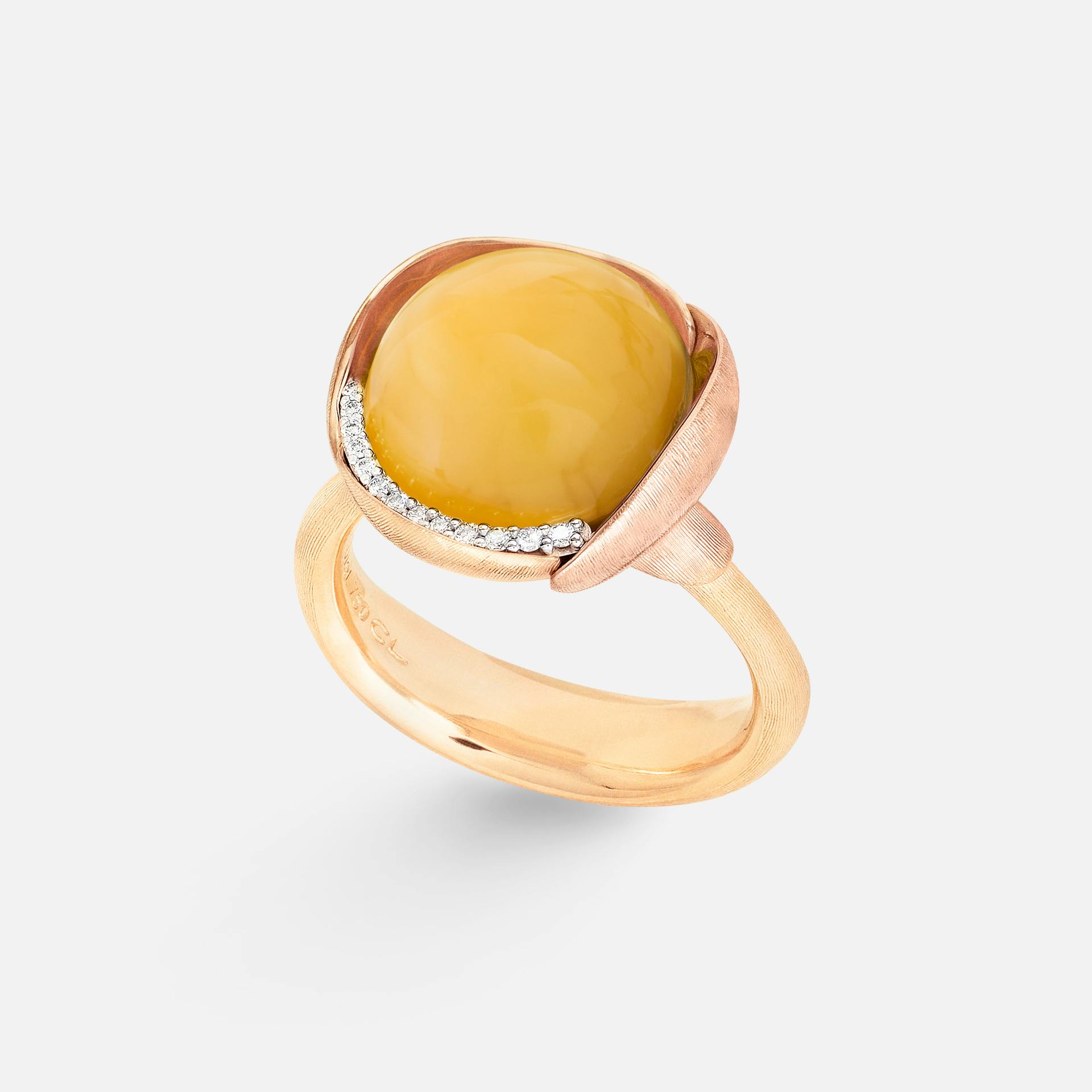 Lotus-ring 3 i gult guld og rosaguld med diamanter og rav | Ole Lynggaard Copenhagen