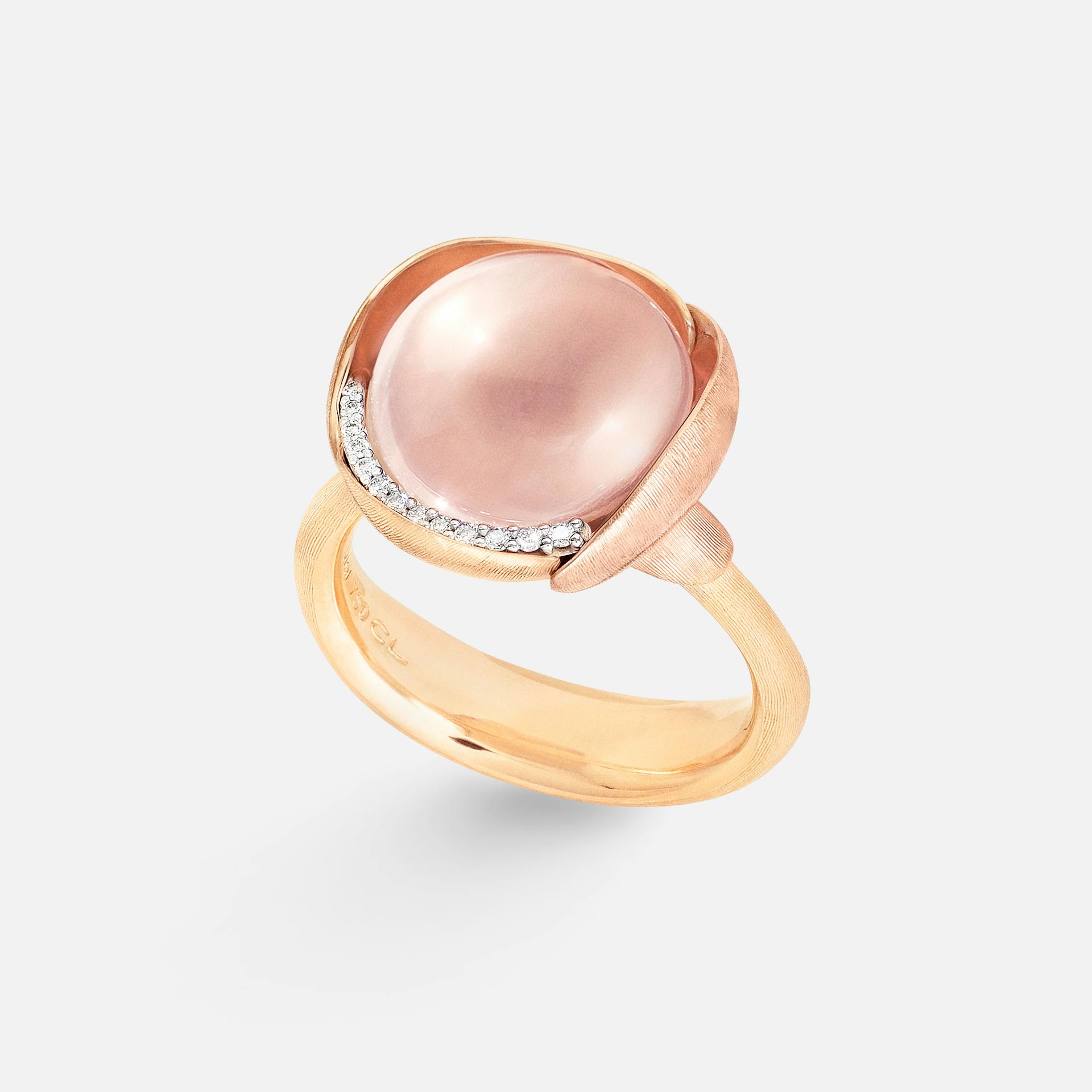 Lotus-ring 3 i gult guld og rosaguld med diamanter og rosakvarts | Ole Lynggaard Copenhagen