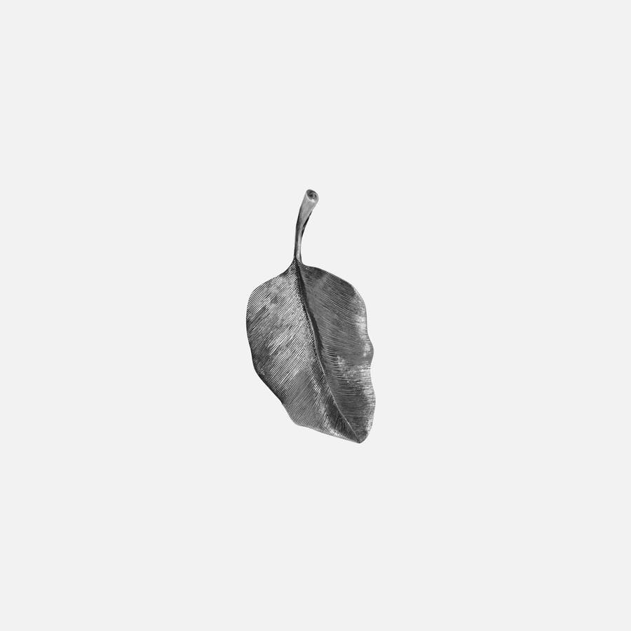 Leaves Kollektion 4 cm vedhæng i oxideret sterlingsølv | Ole Lynggaard Copenhagen