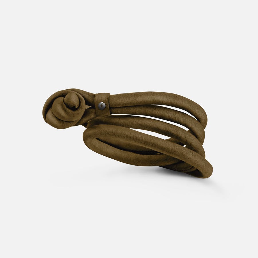 Safaribrunt silkearmbånd til charms og vedhæng | Ole Lynggaard Copenhagen