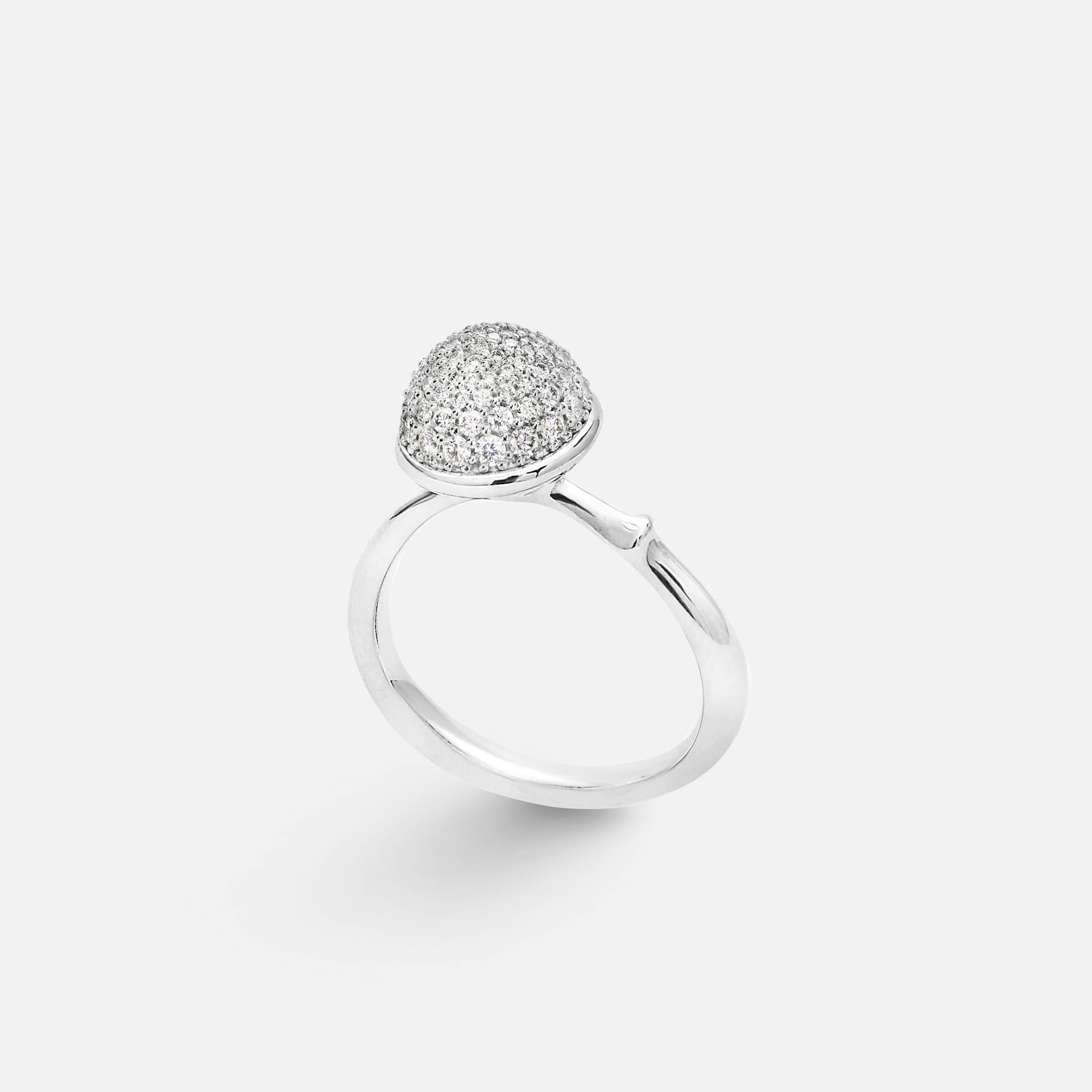 Lotus-ring stor i 18 karat hvidguld med diamanter | Ole Lynggaard Copenhagen