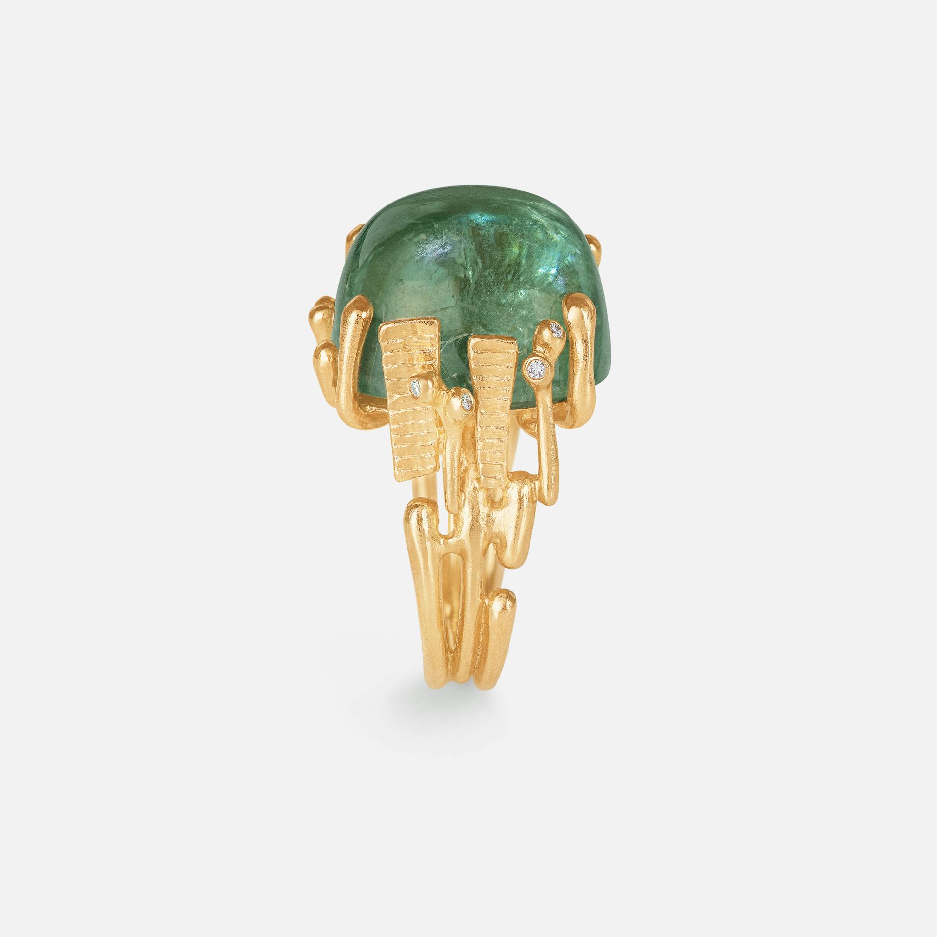 BoHo ring stor i guld med grøn turmalin og diamanter | Ole Lynggaard Copenhagen