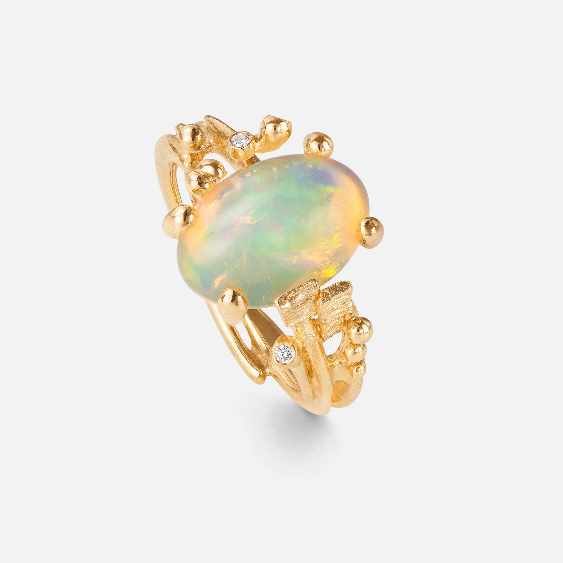 BoHo ring lille i guld med opal og diamanter | Ole Lynggaard Copenhagen