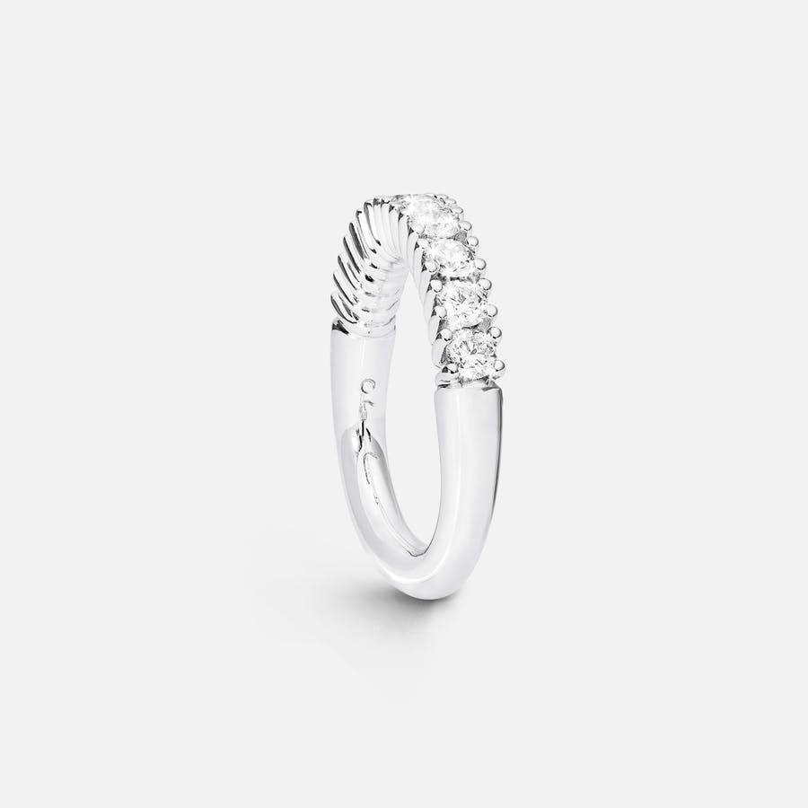 Celebration ring 18k blankt hvidguld med diamanter 0,72 ct. TW. VS. 
