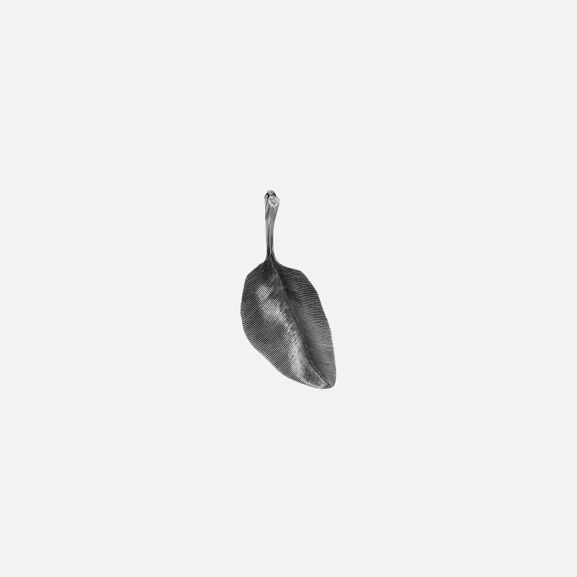 Leaves Collection 3 cm Pendant in Oxidized Sterling Silver   |  Ole Lynggaard Copenhagen