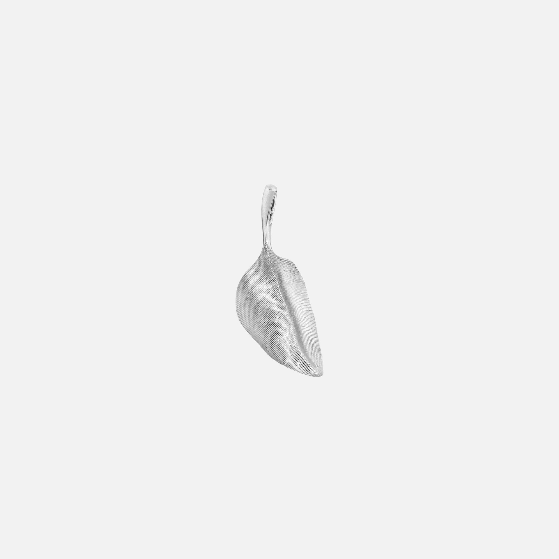 Leaves Collection 3 cm Pendant in Sterling Silver   |  Ole Lynggaard Copenhagen 