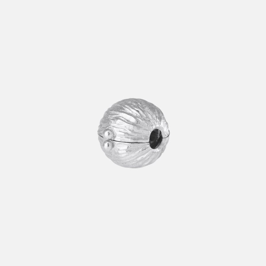 Nature Globe Clasp Small in 18 Karat White Gold | Ole Lynggaard Copenhagen