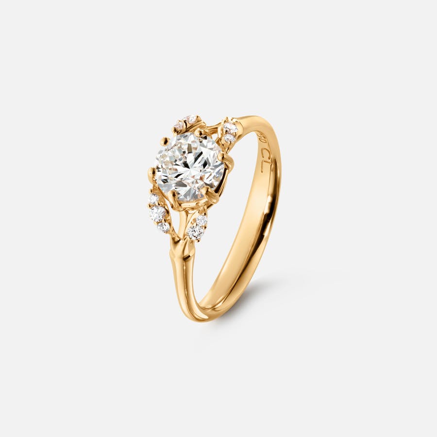 Classic Solitaire ring slim 18k gold set with a brilliant-cut diamond from 0.80 ct. TW. VS.

