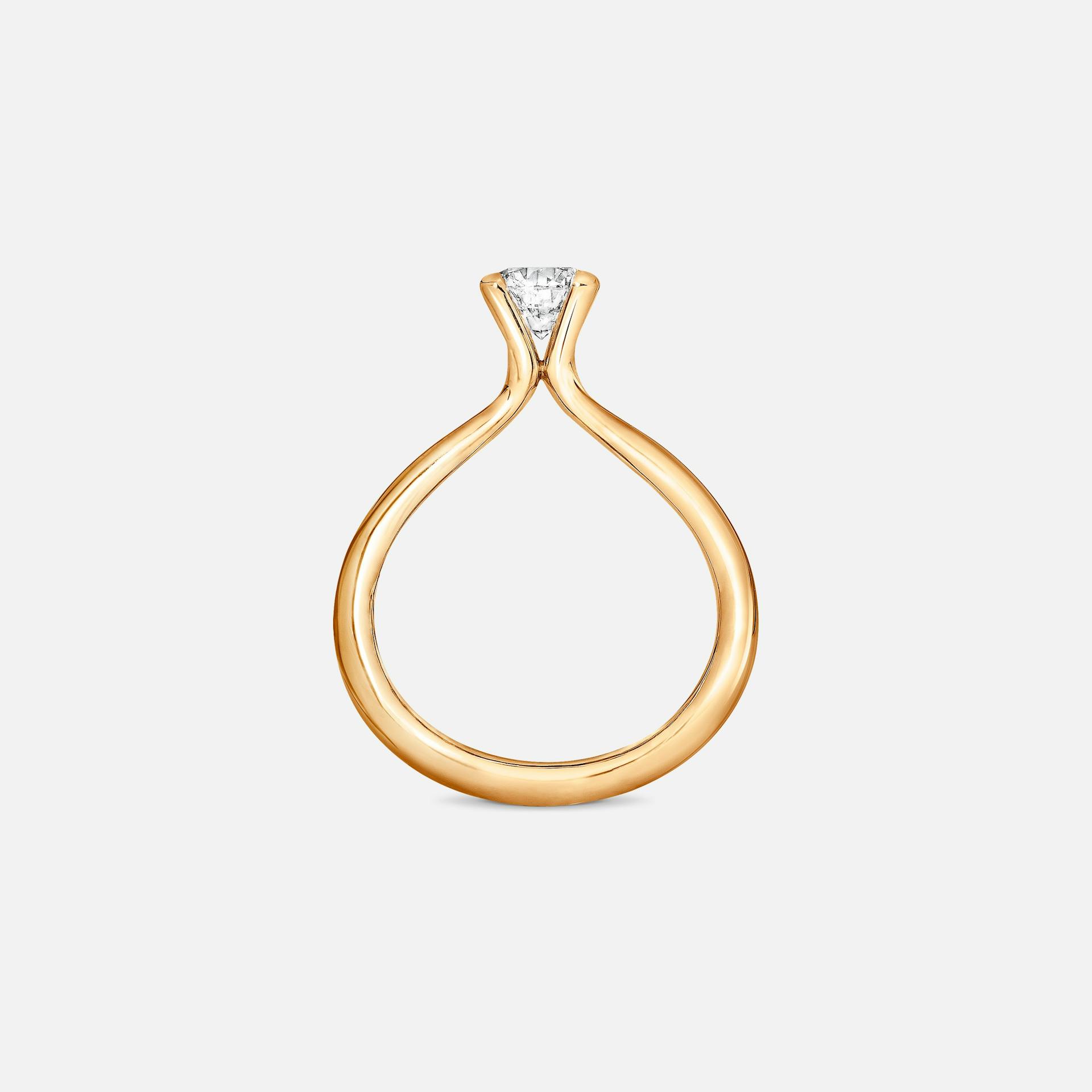 Solitaire ring slank i rødguld med brillantslebet diamant | Ole Lynggaard Copenhagen