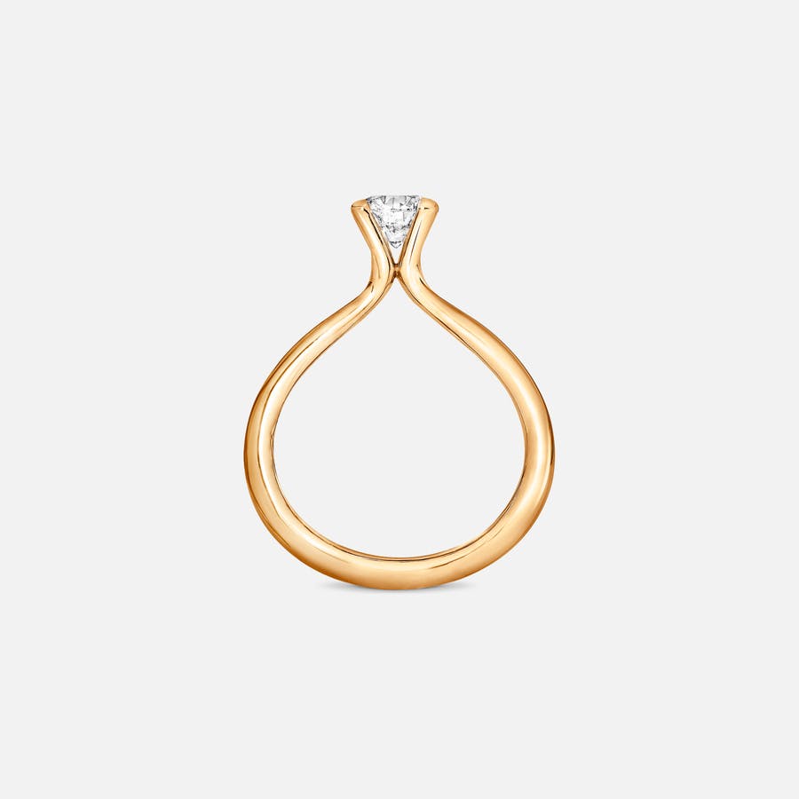 Solitaire ring slank i rødguld med brillantslebet diamant | Ole Lynggaard Copenhagen