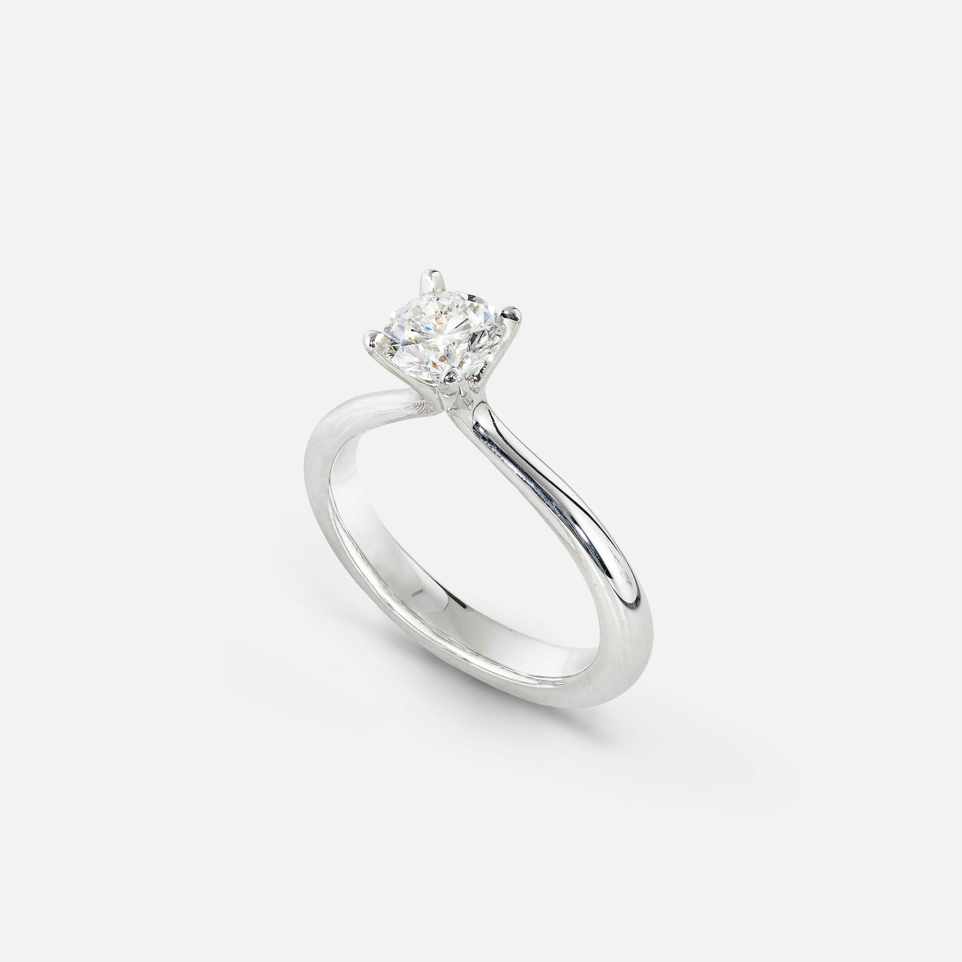 Classic Solitaire Ring Slim in White Gold with Brilliant Cut Diamond  |  Ole Lynggaard Copenhagen 