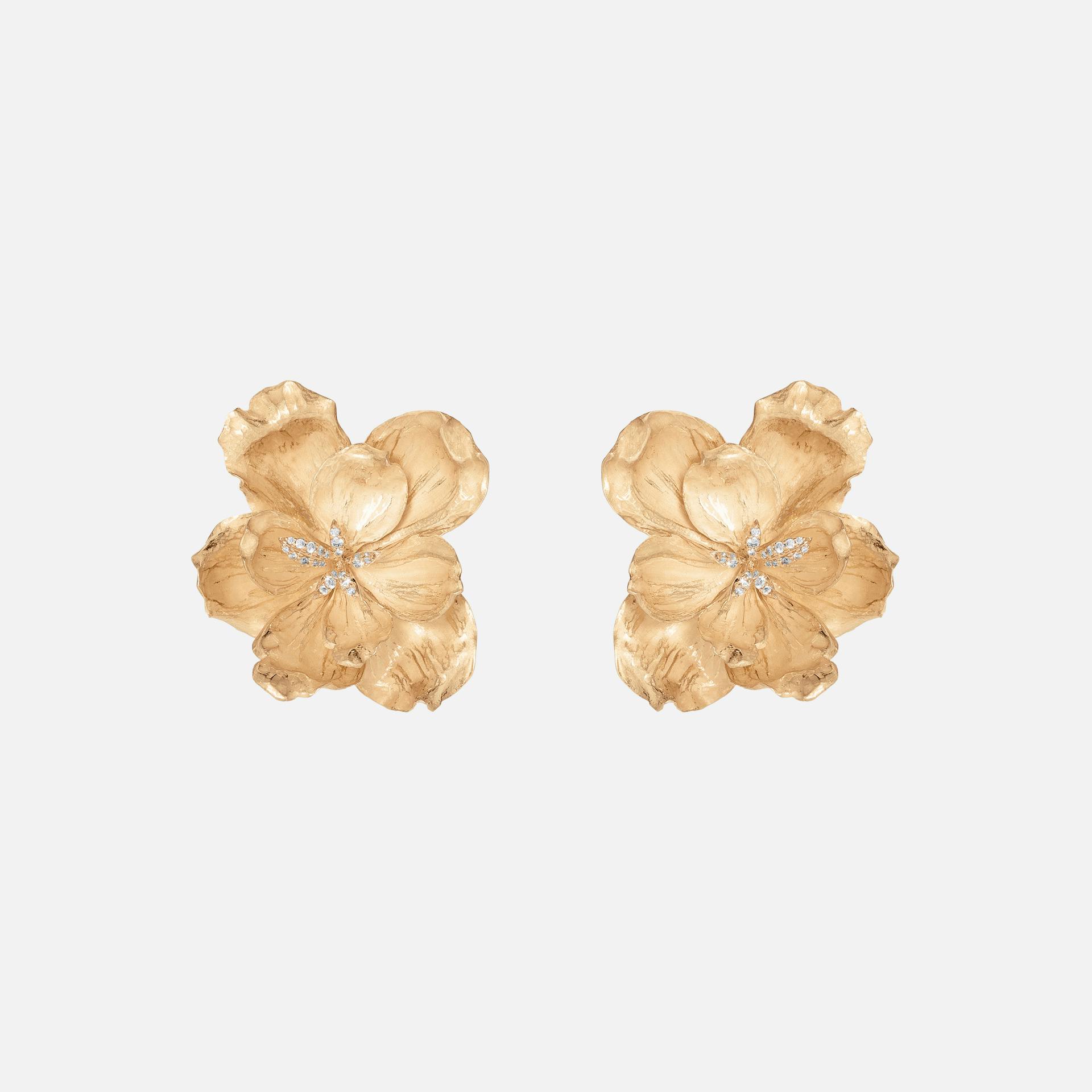 Wild Rose earclips 18k gold with diamonds undefined