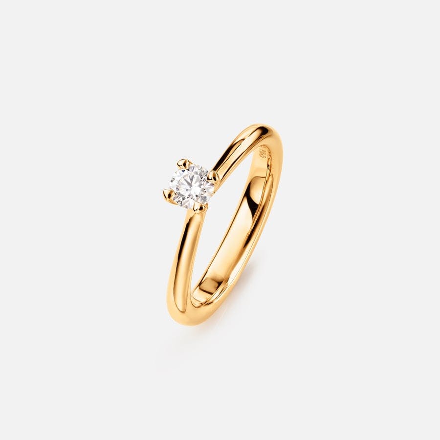 Classic Solitaire Ring aus 18 Karat Gold mit einem Diamanten im Brillantschliff in der Mitte | Ole Lynggaard Copenhagen