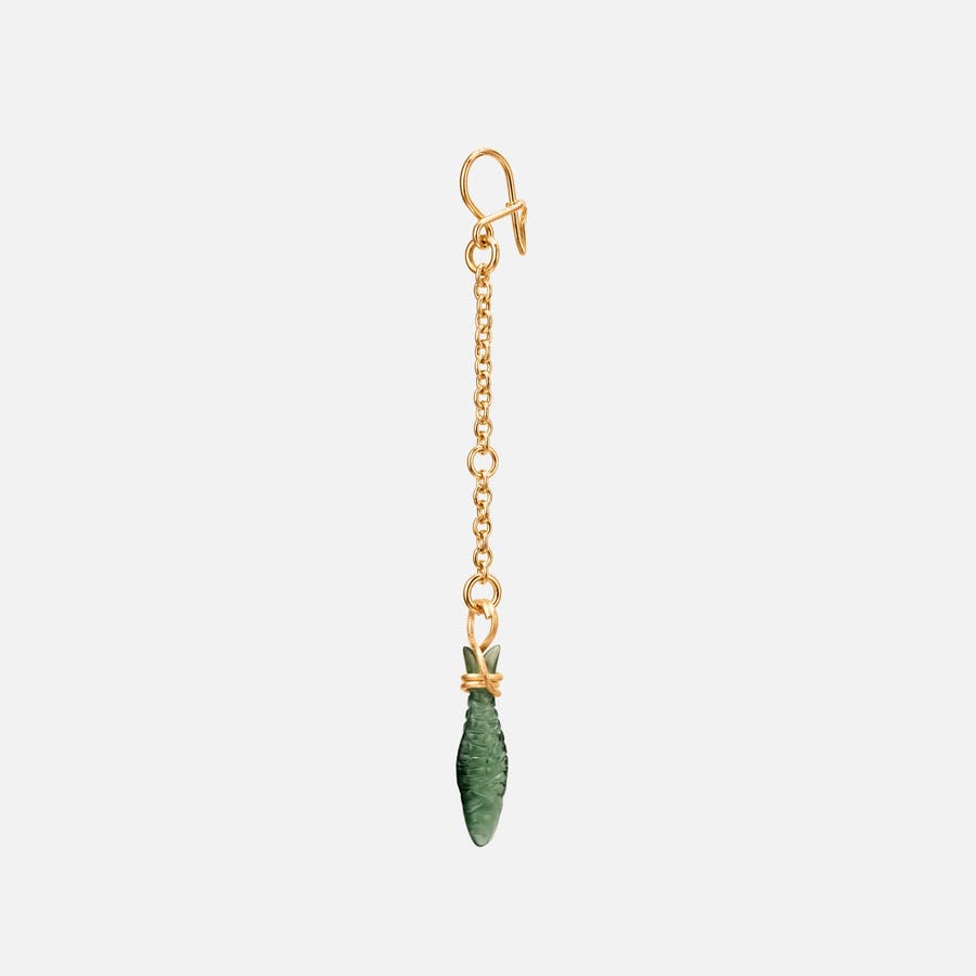 Young Fish earring pendant in 18 karat yellow gold and serpentine | OLE LYNGGAARD COPENHAGEN	