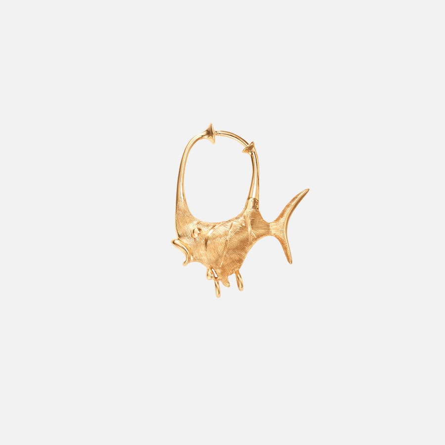 Young Fish earring small in 18 karat yellow gold | OLE LYNGGAARD COPENHAGEN	
