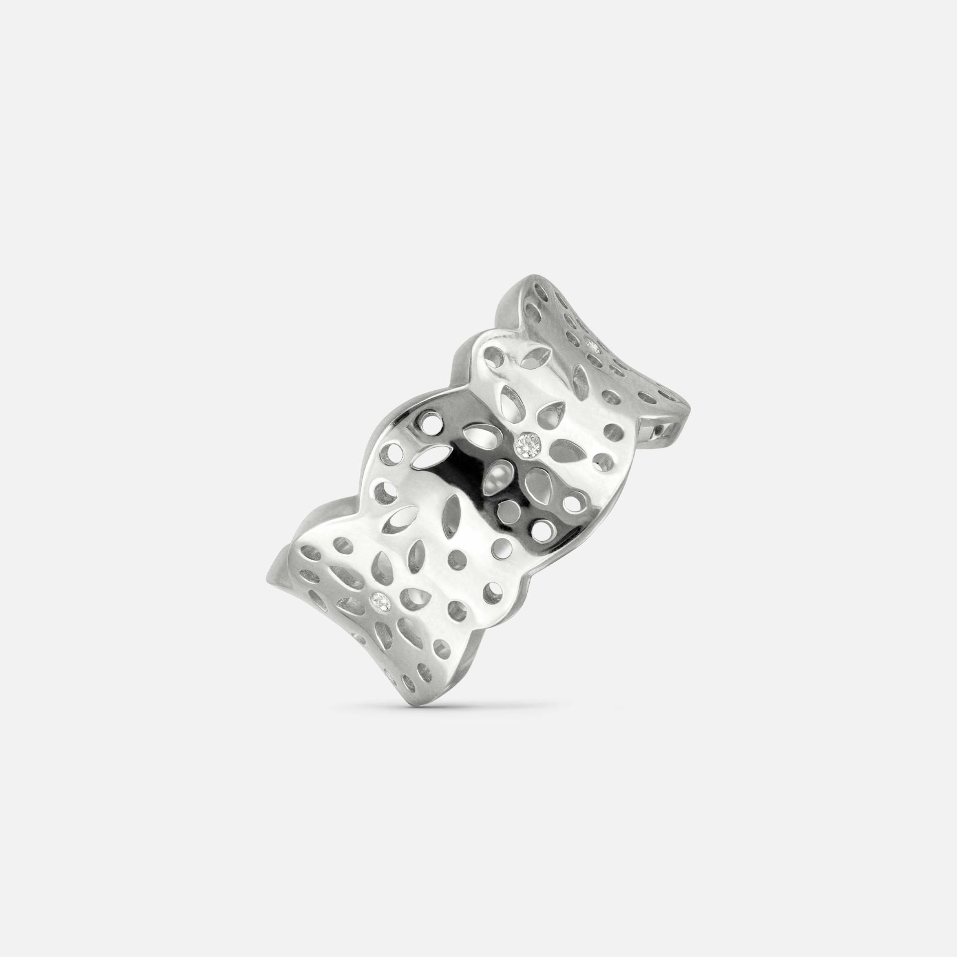 Lace ring i 18 karat hvidguld med diamanter | Ole Lynggaard Copenhagen